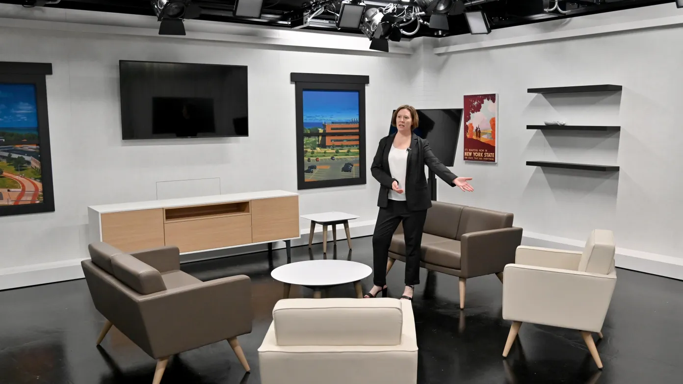 faculty giving a tour of hewitt hall